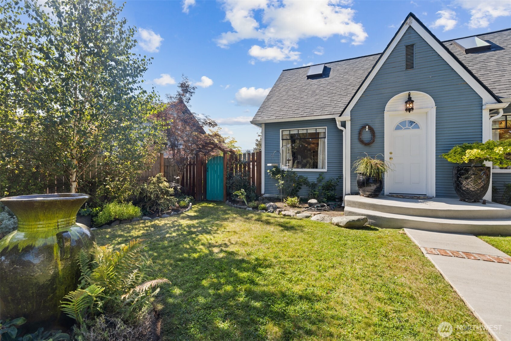1214 E Columbia Street Property Photo 3