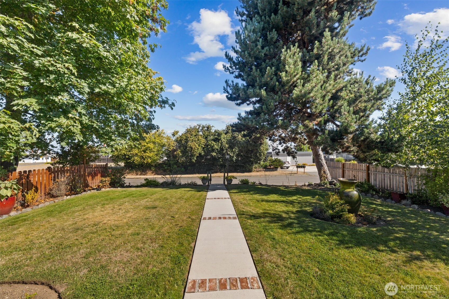 1214 E Columbia Street Property Photo 6