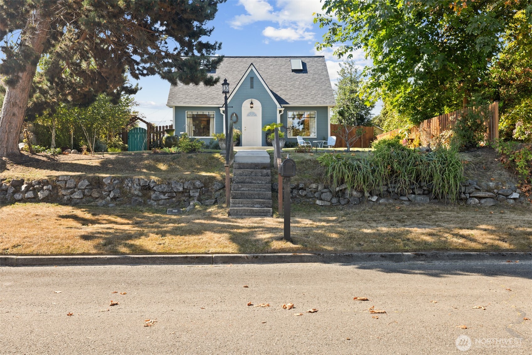 1214 E Columbia Street Property Photo 7