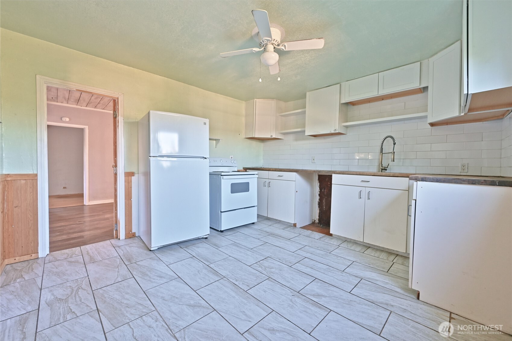 917 Cogean Property Photo 3