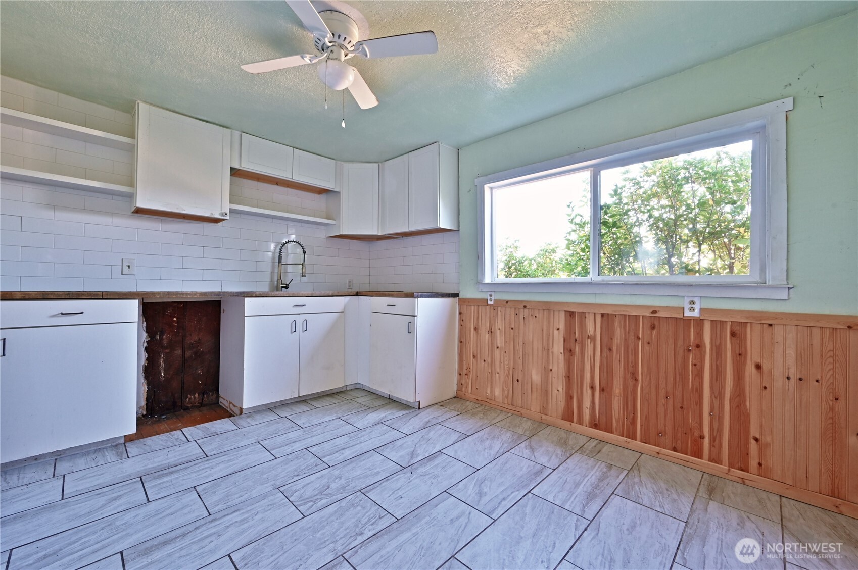 917 Cogean Property Photo 4