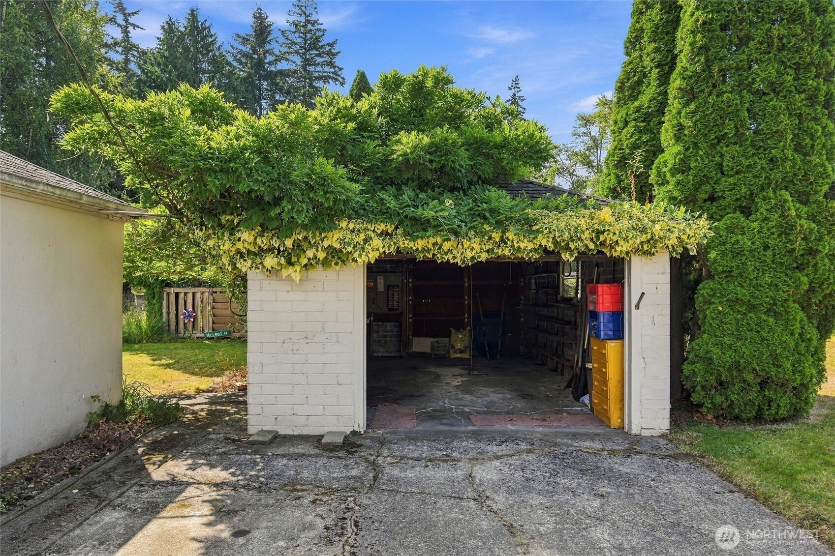 3225 Mcleod Road Property Photo 9