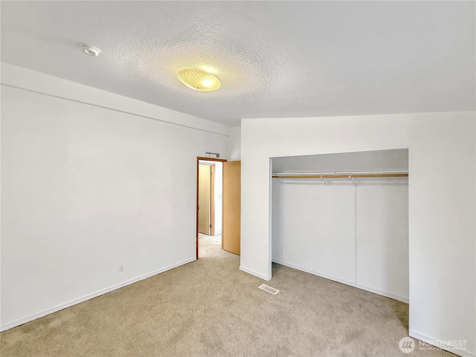 501 Chenois Avenue Property Photo 16