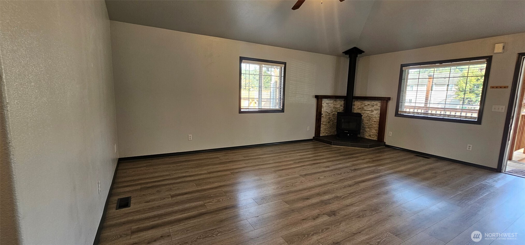 122 N Berggren Road Property Photo 23