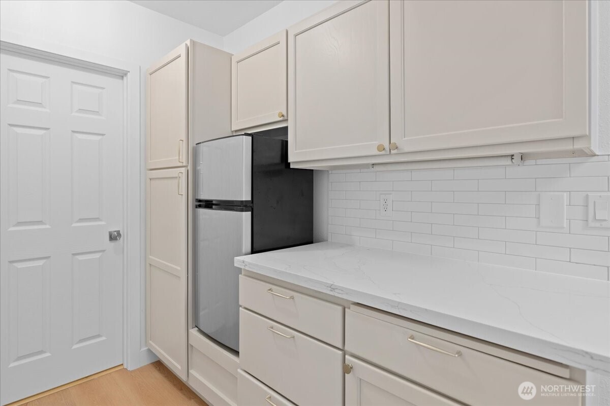 6734 Richards Avenue Property Photo 23