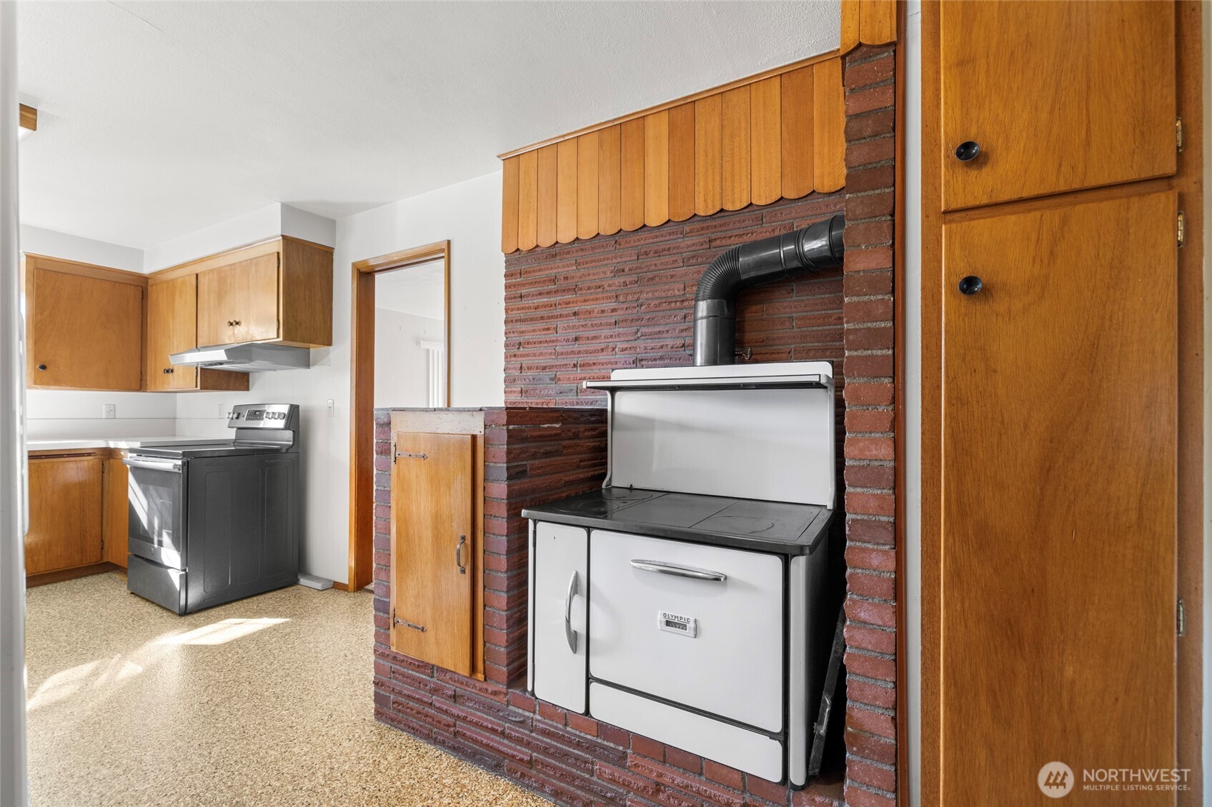 243 Carter Street Property Photo 4
