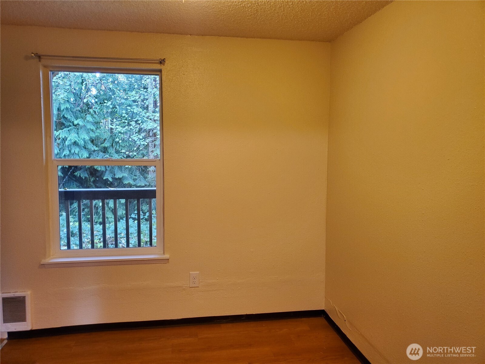 1936 Lincoln Avenue 202 Property Photo 14