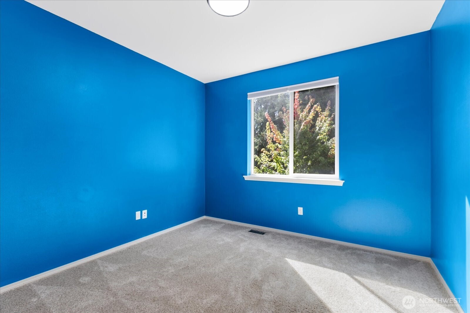19484 Rainier View Road Property Photo 17