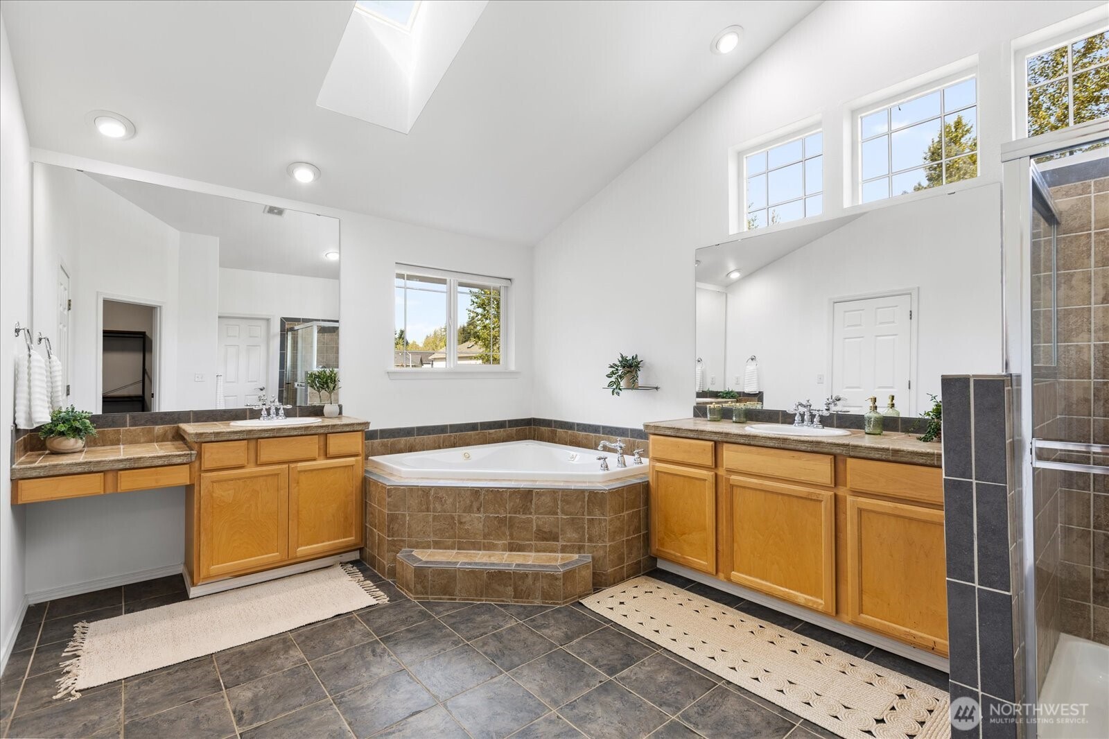 19484 Rainier View Road Property Photo 25