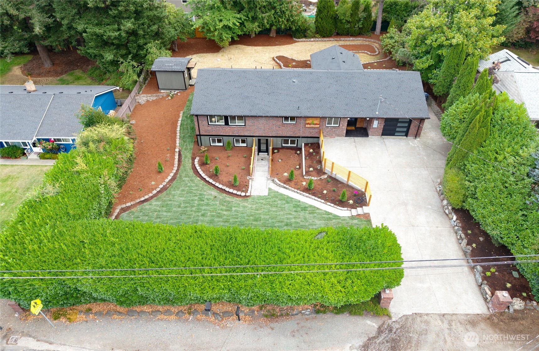 4021 Sunset Drive Property Photo 3