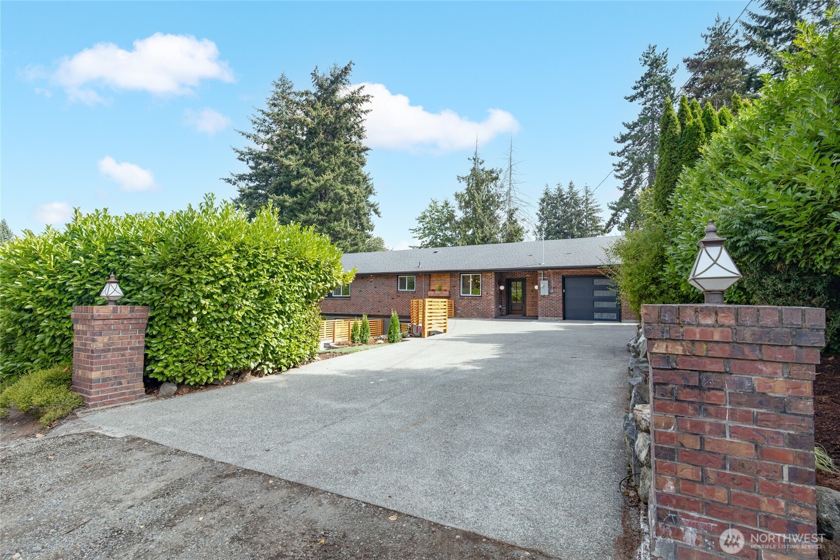 4021 Sunset Drive Property Photo 4