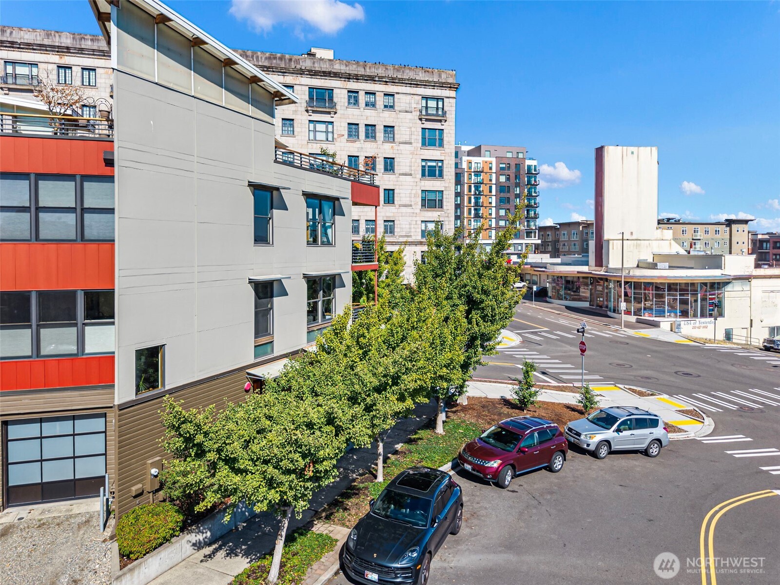 602 S Baker Street Property Photo 2