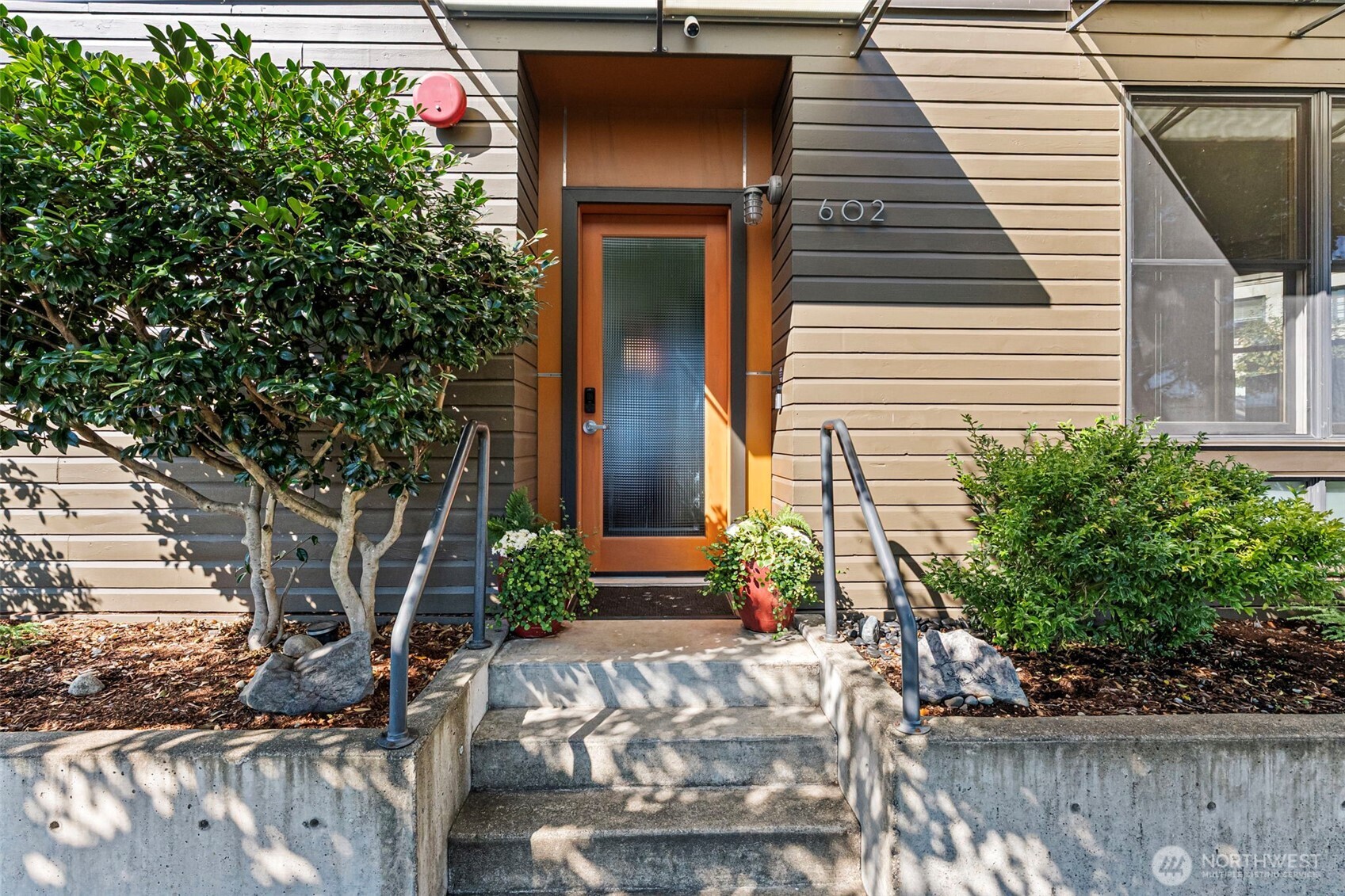 602 S Baker Street Property Photo 3