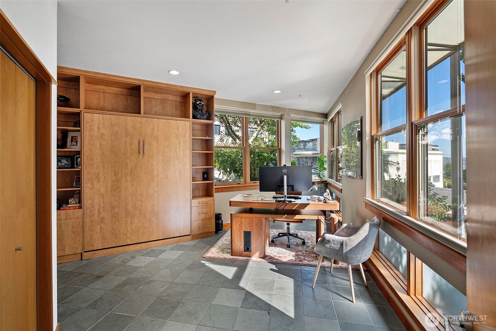 602 S Baker Street Property Photo 4