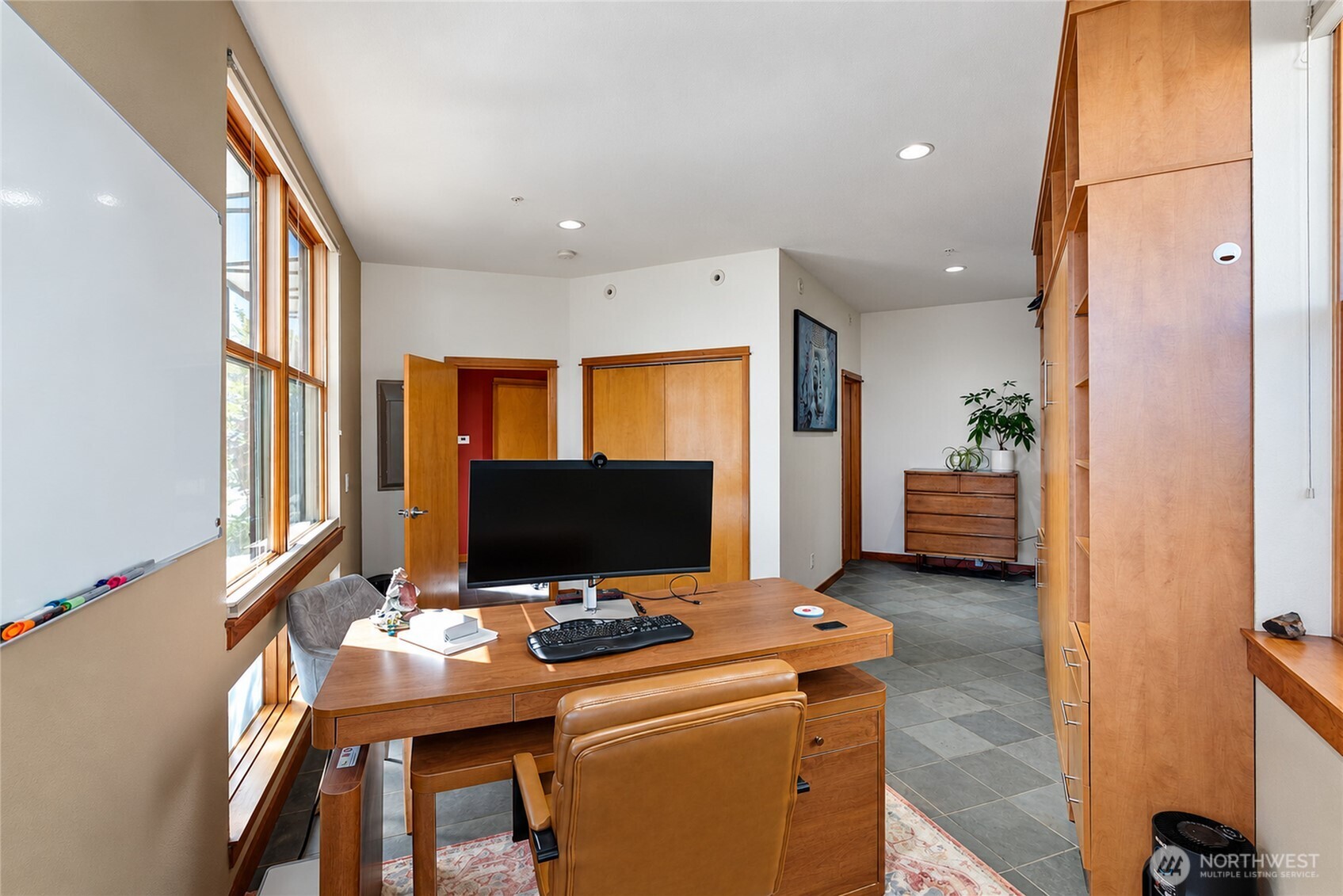 602 S Baker Street Property Photo 7