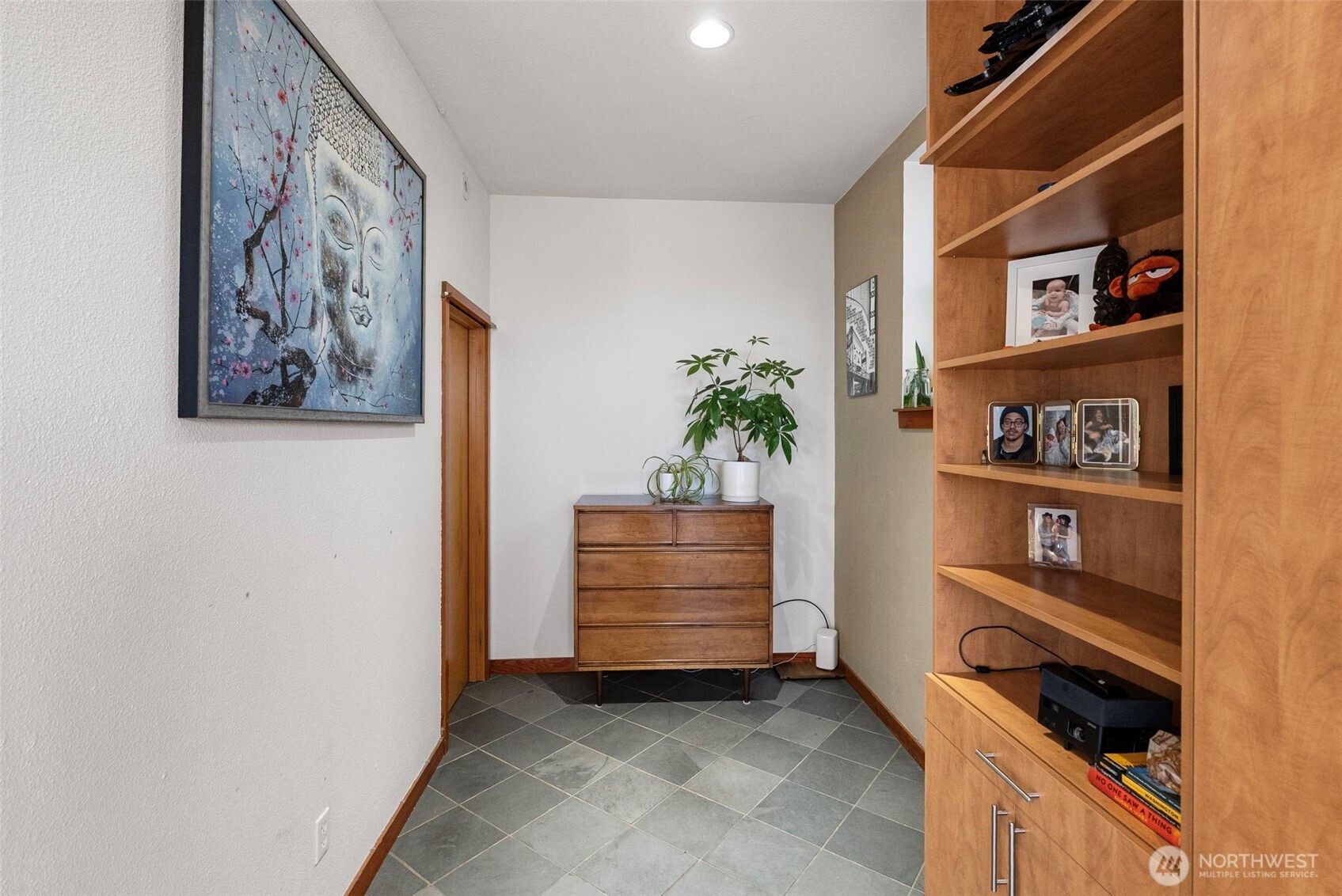 602 S Baker Street Property Photo 8