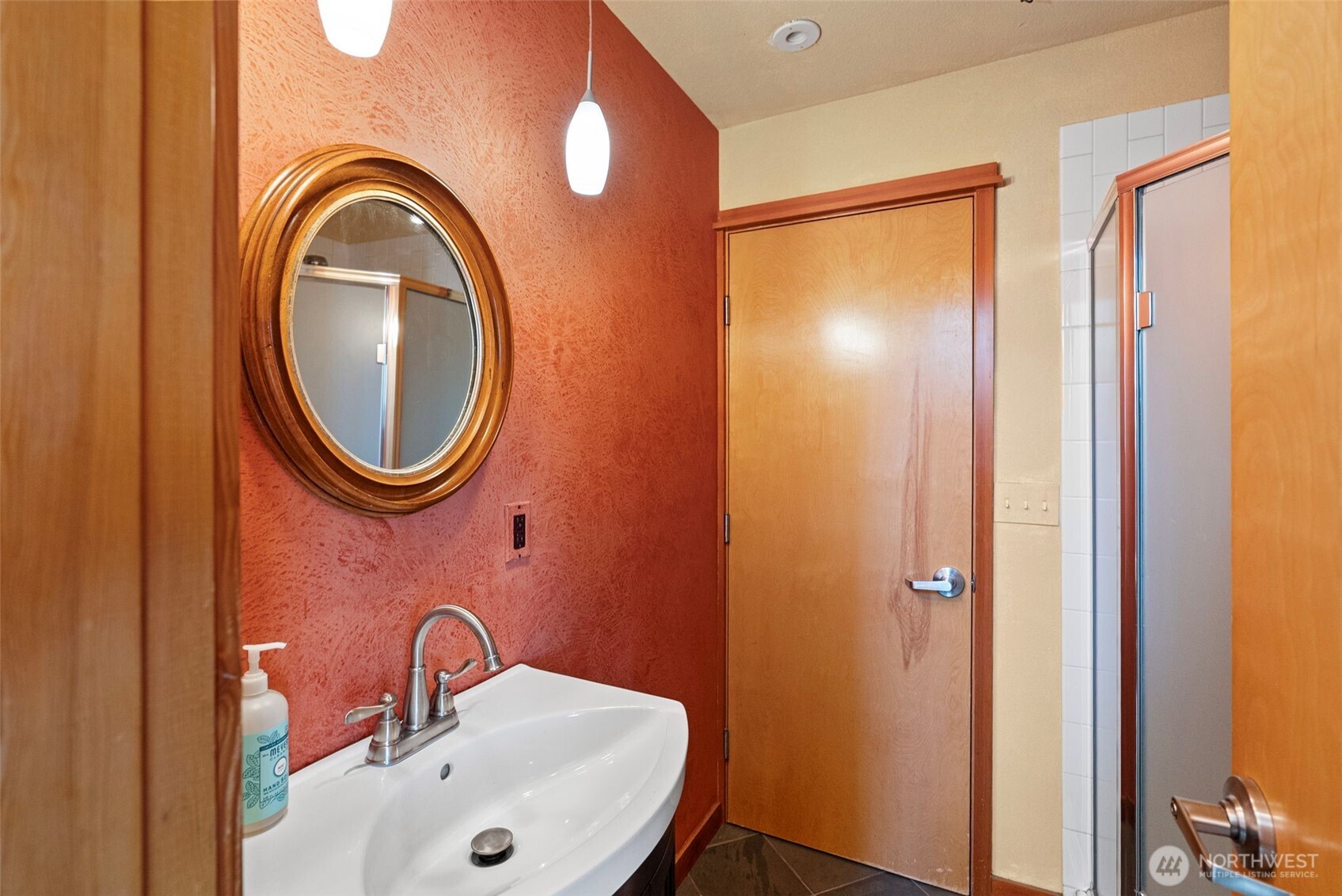 602 S Baker Street Property Photo 9