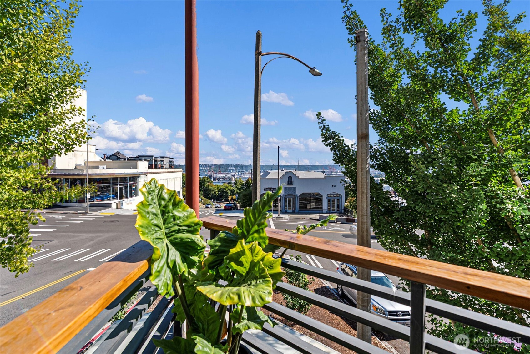 602 S Baker Street Property Photo 14