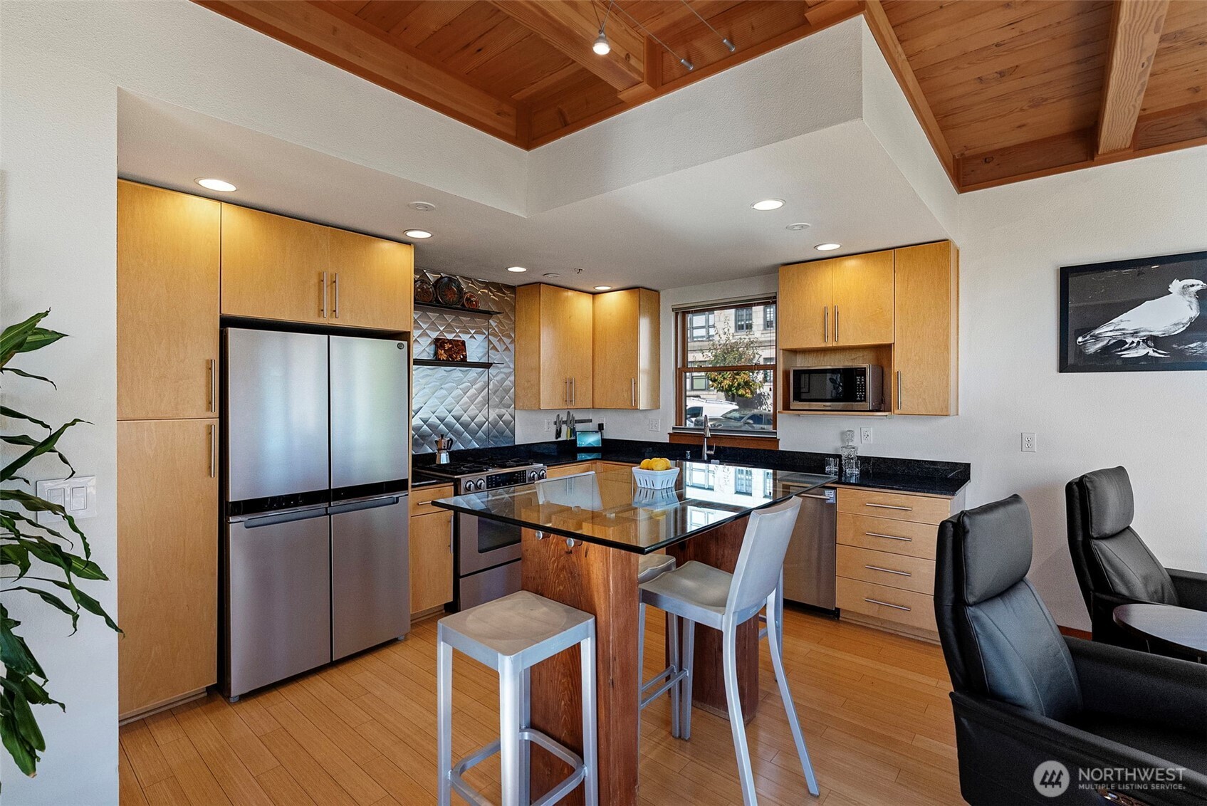 602 S Baker Street Property Photo 16