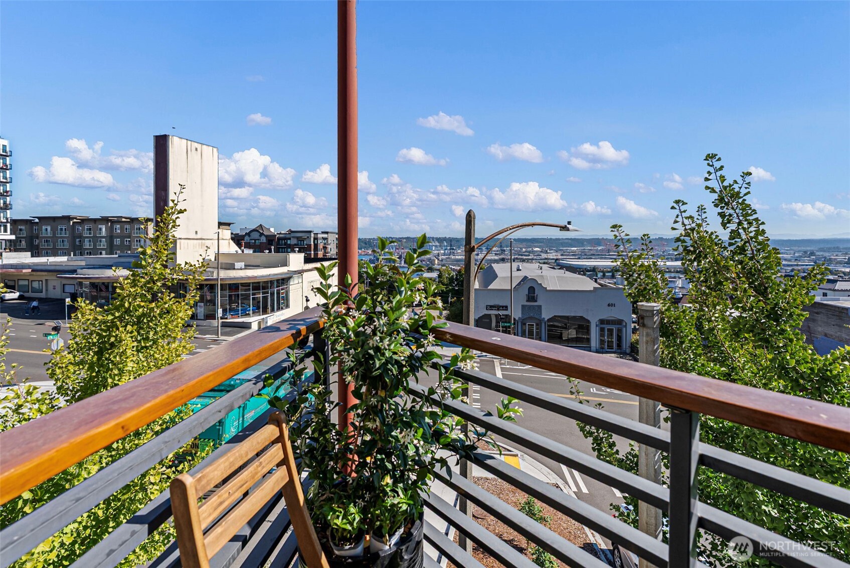 602 S Baker Street Property Photo 23