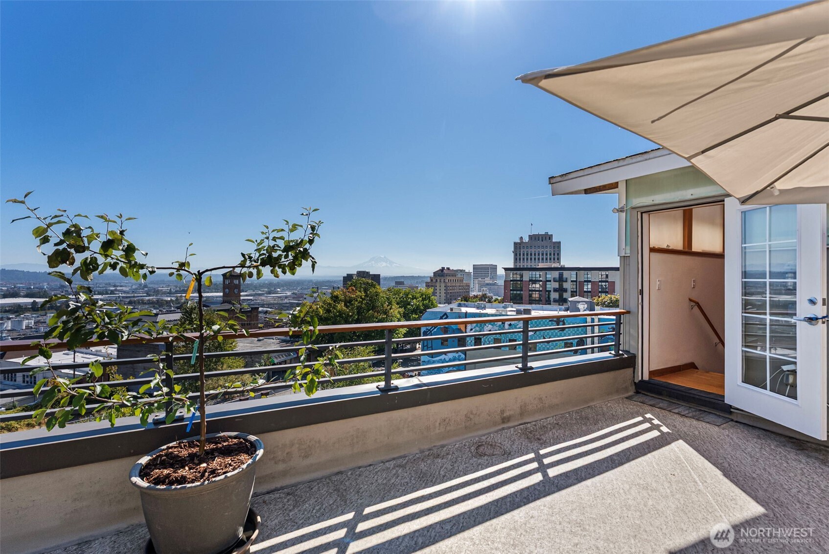 602 S Baker Street Property Photo 29