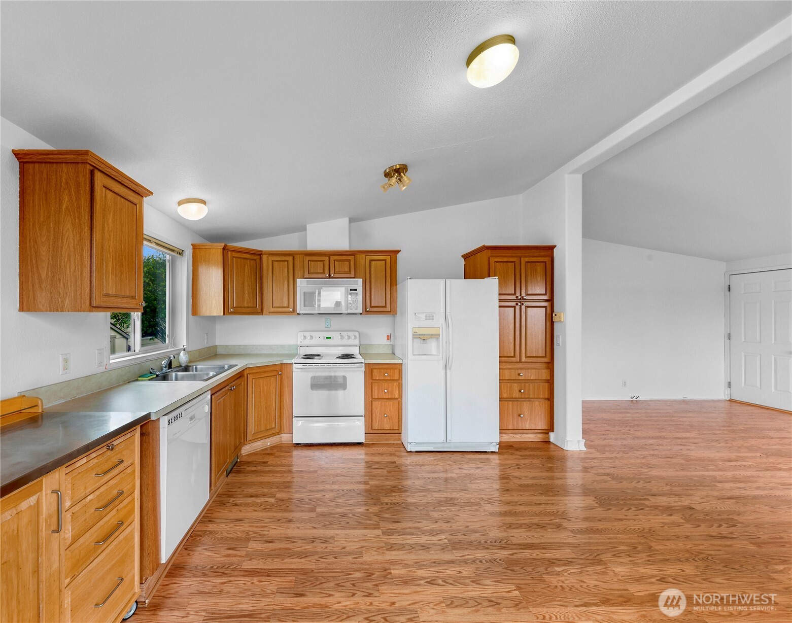 8585 Harborview Road 5 Property Photo 13