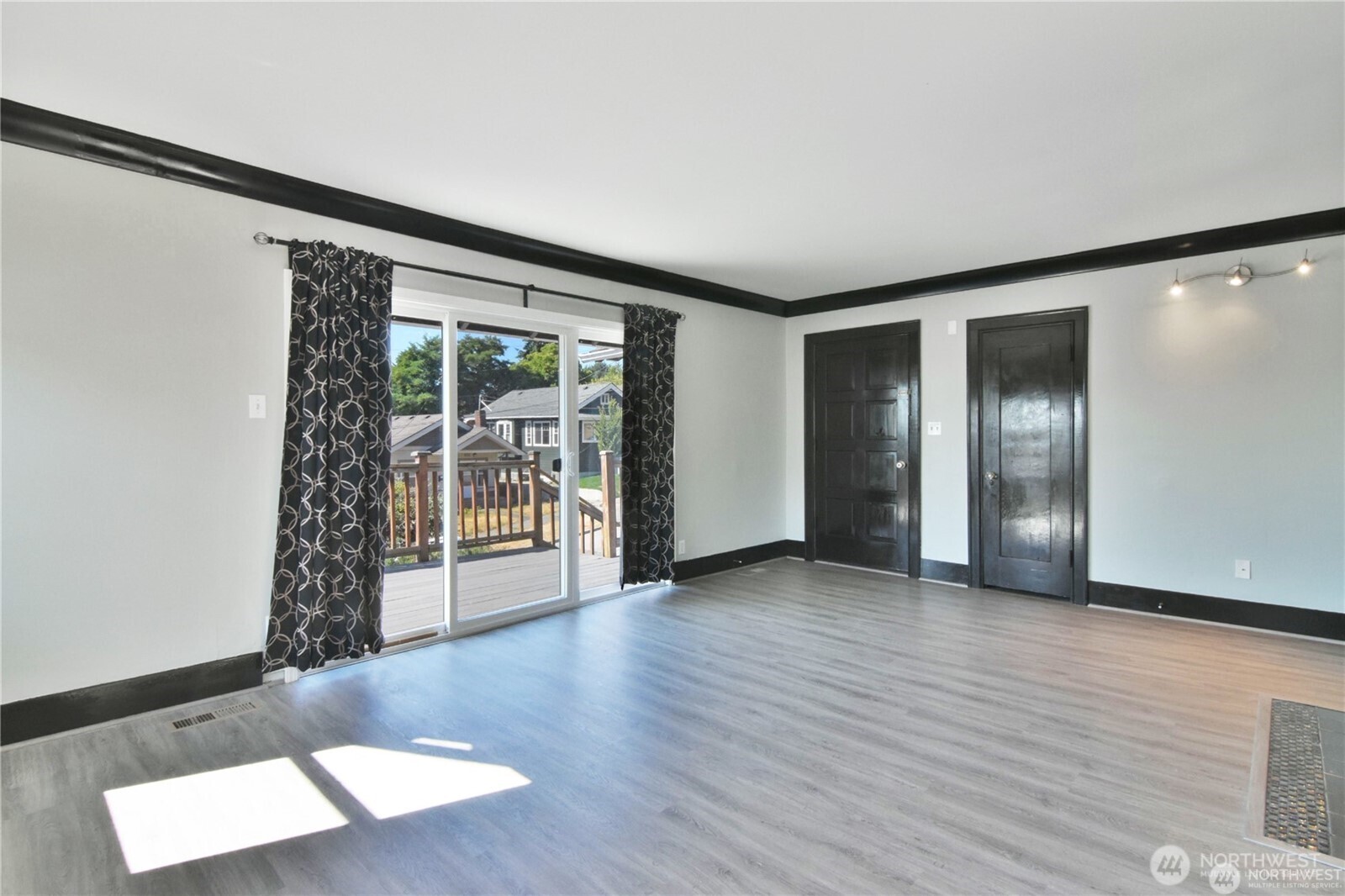 328 Ne 52nd Street Property Photo 4