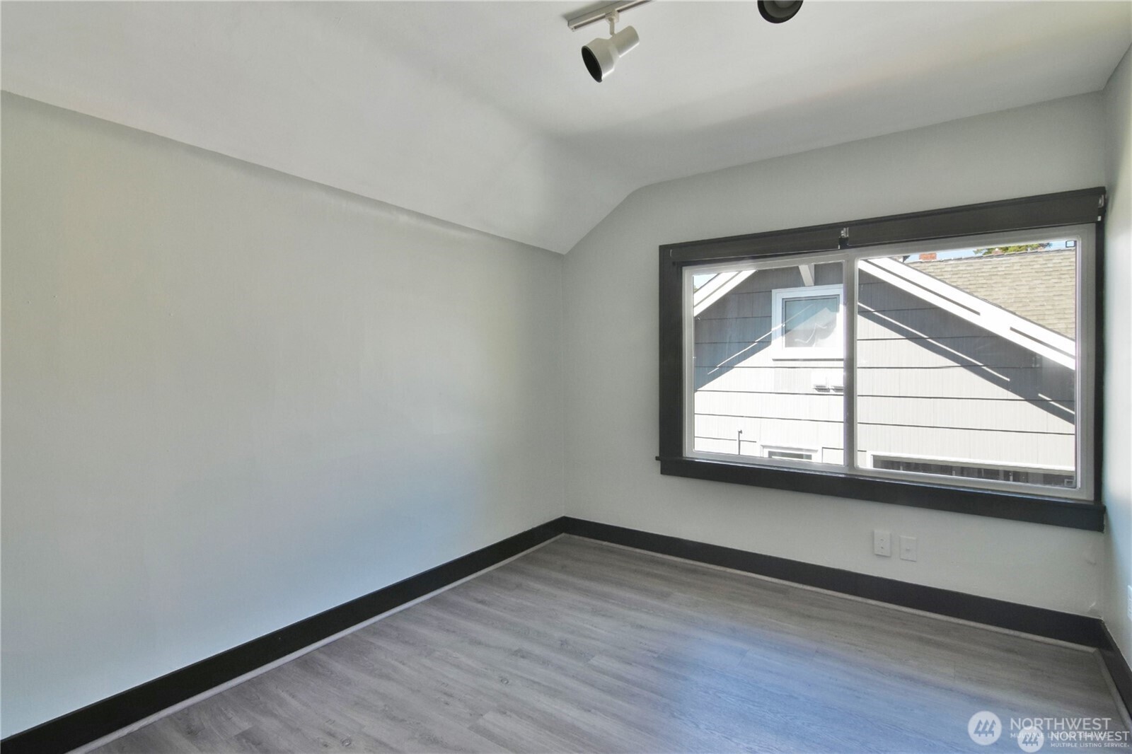 328 Ne 52nd Street Property Photo 23