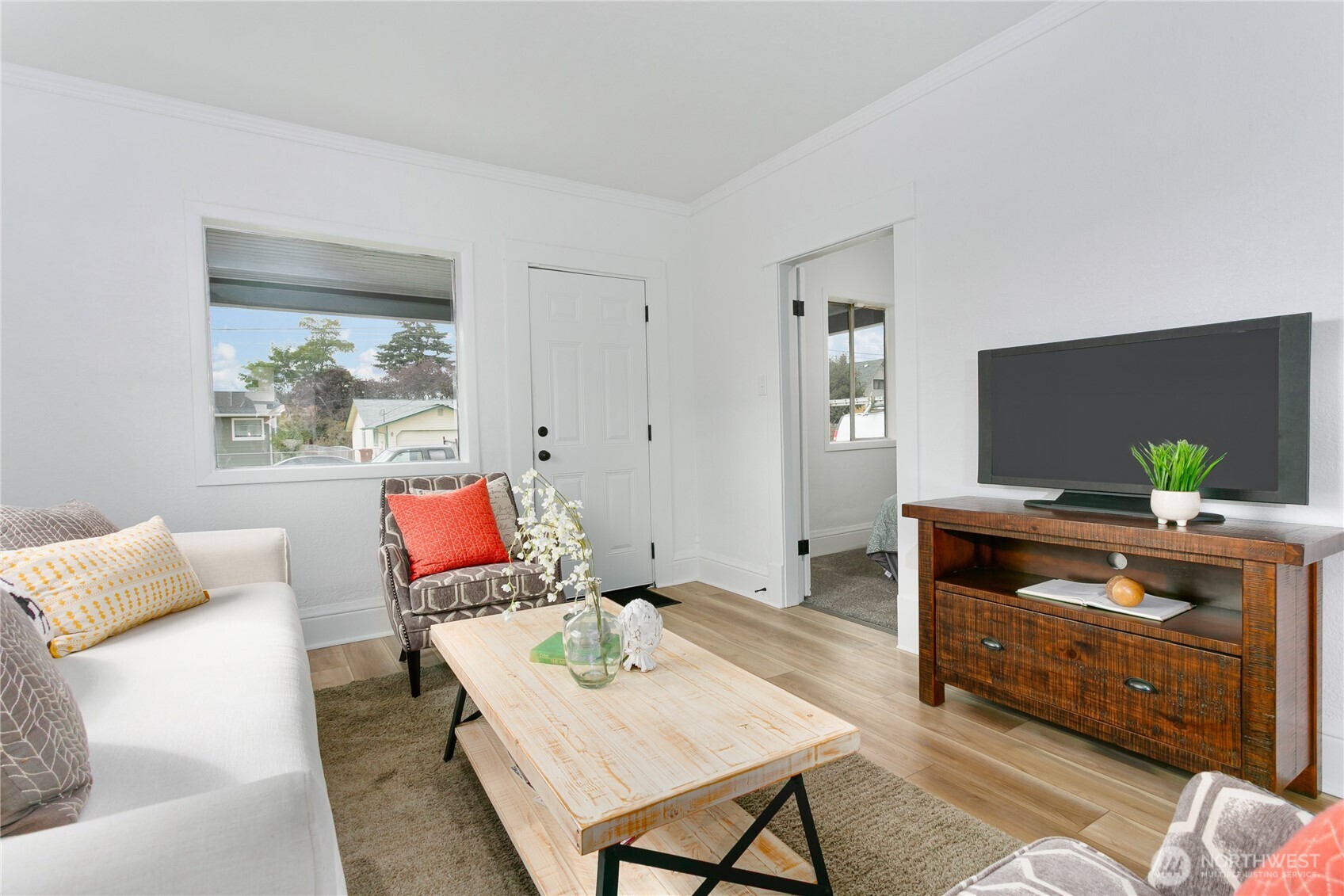 6443 S Warner Street Property Photo 6