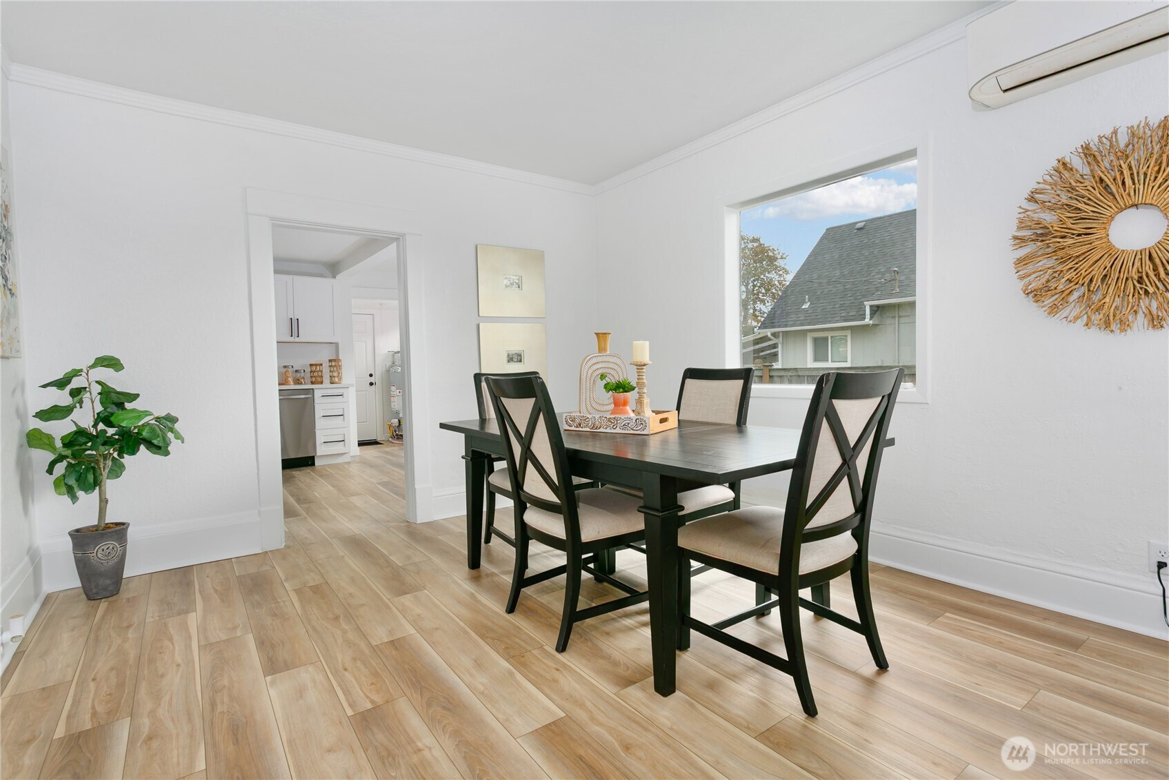 6443 S Warner Street Property Photo 10
