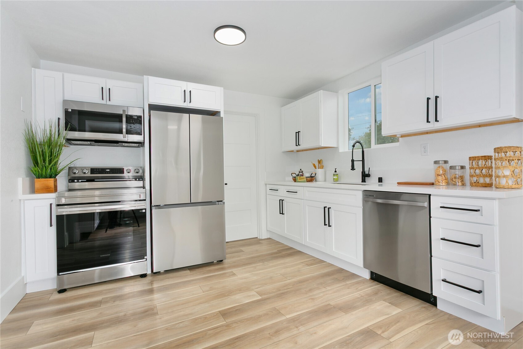 6443 S Warner Street Property Photo 15