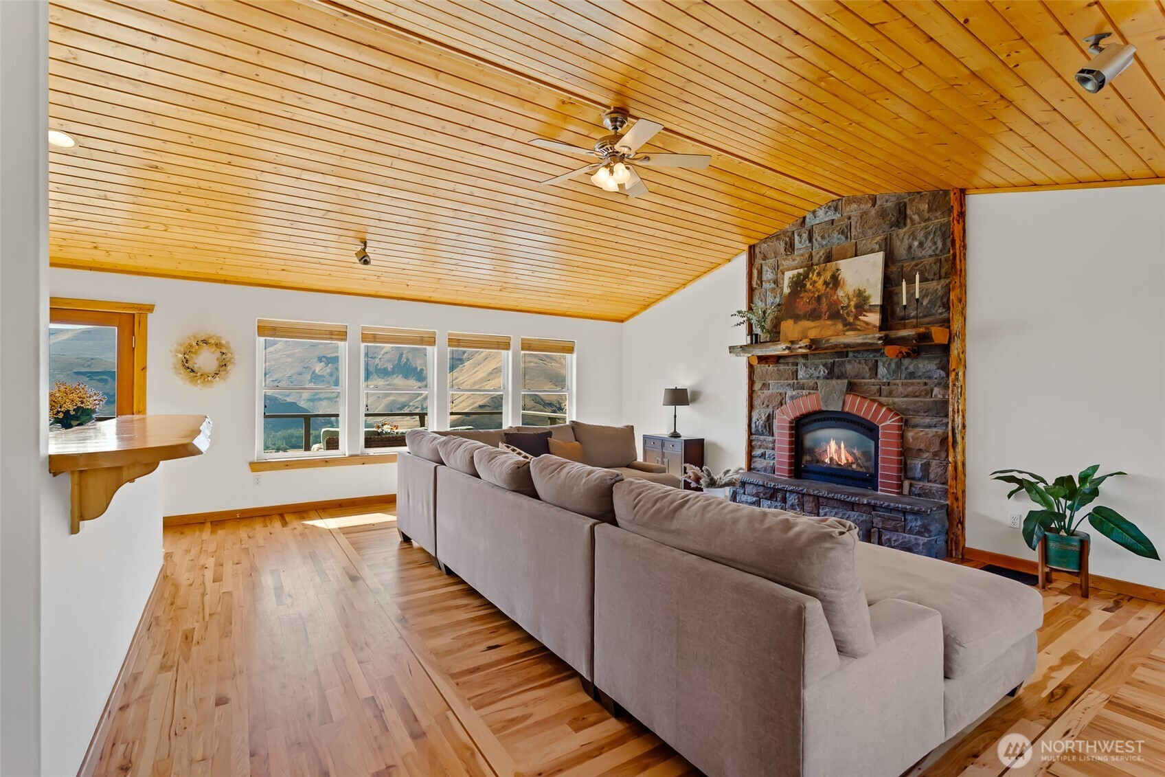 1350 Canyon River Terrace Property Photo 10