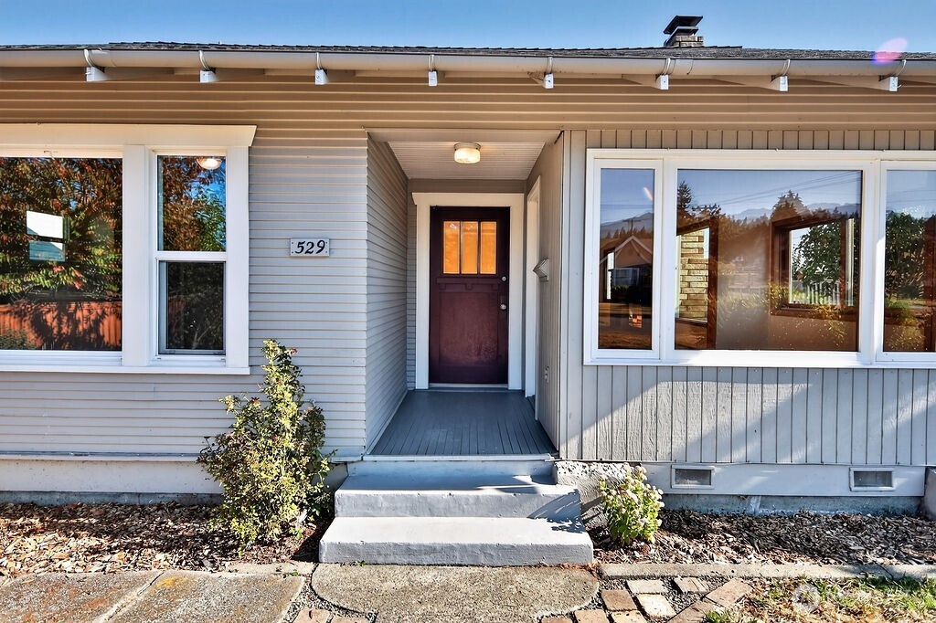 529 E 11th Street Property Photo 5