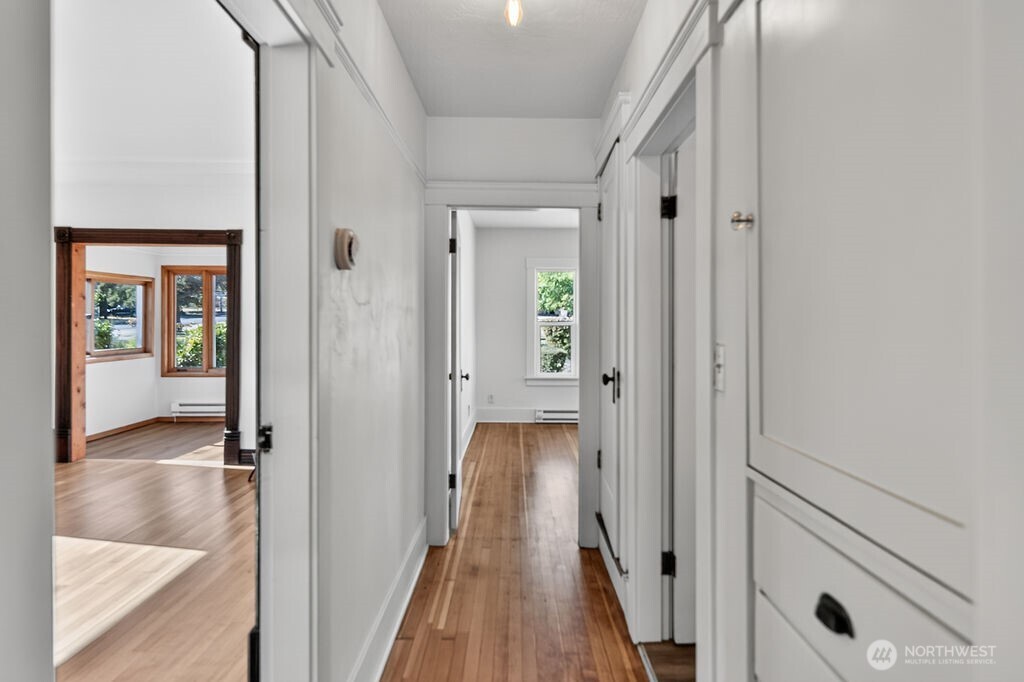 529 E 11th Street Property Photo 17
