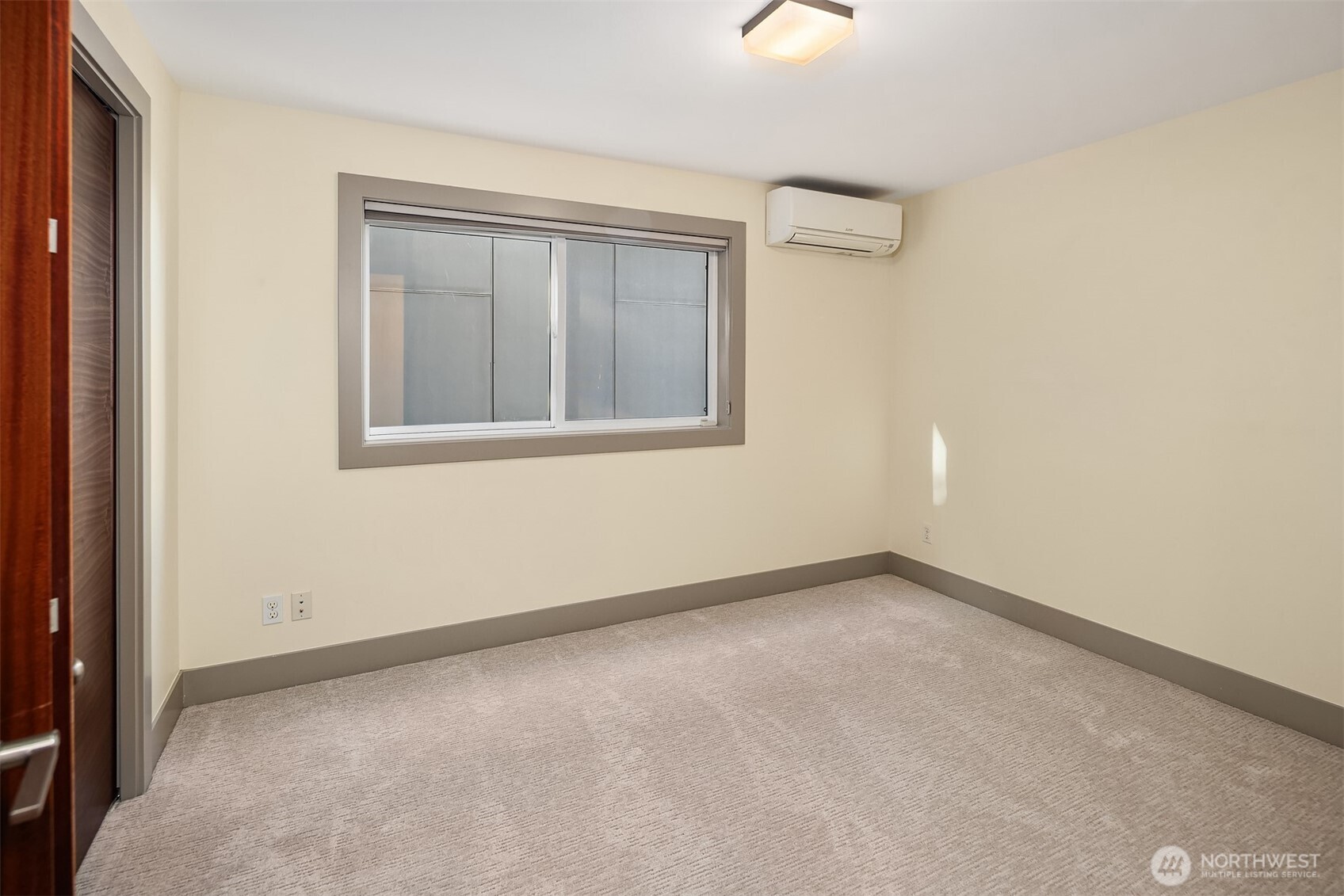 2619 Warren Avenue Property Photo 5