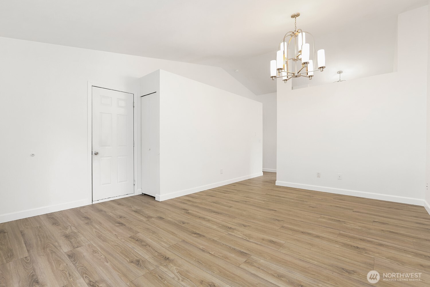 17715 Spring Lane Avenue Property Photo 4
