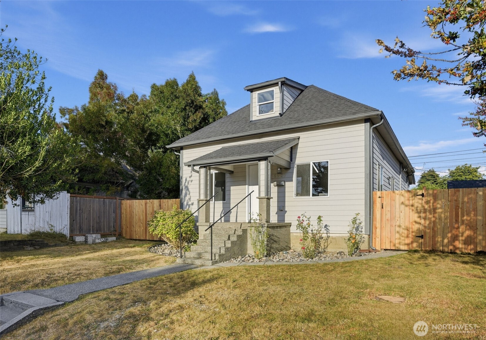 5927 S Yakima Property Photo 1
