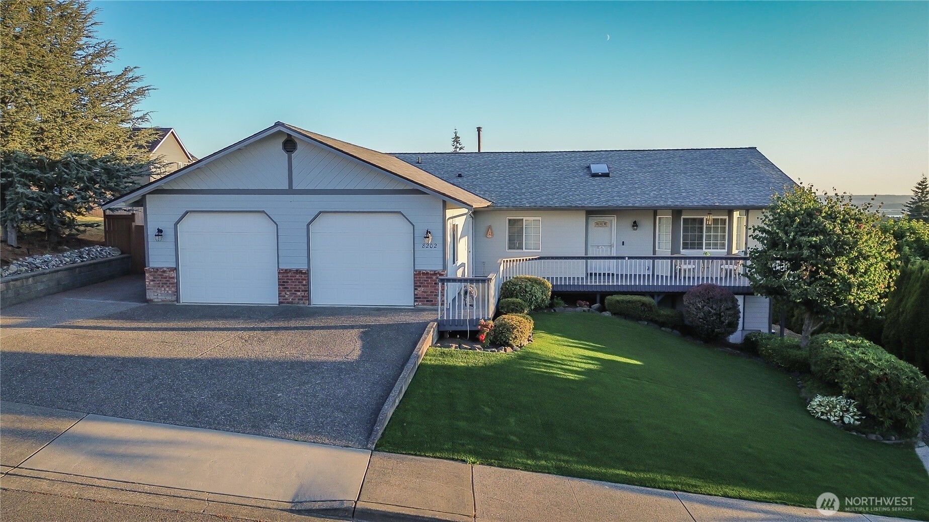 8202 74th Place Property Photo 1