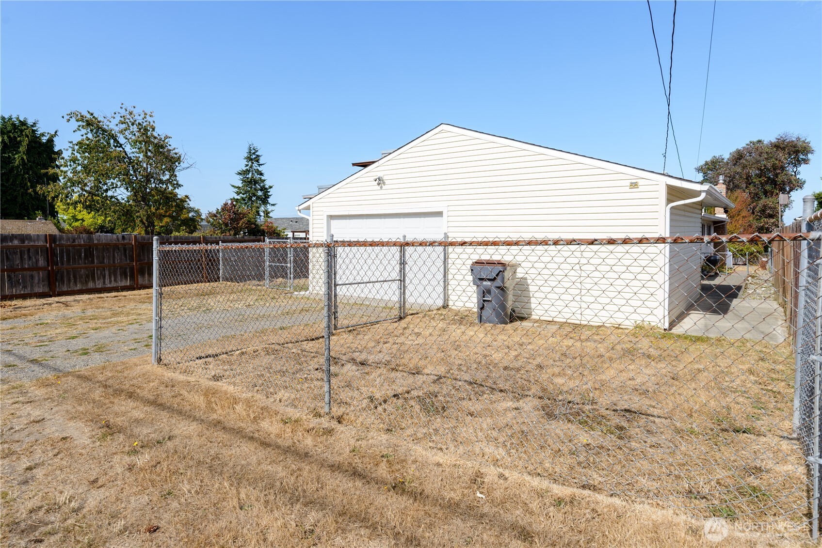 1812 W 5th St Property Photo 39