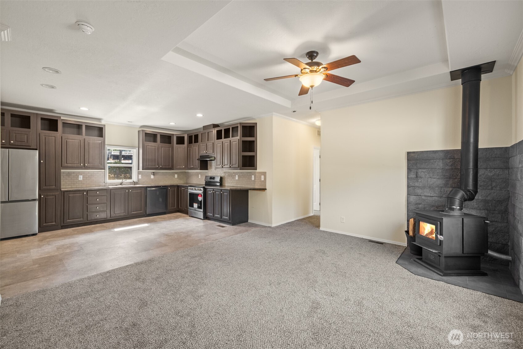253 Riverside Road Property Photo 5