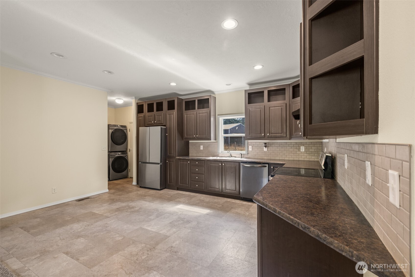 253 Riverside Road Property Photo 14