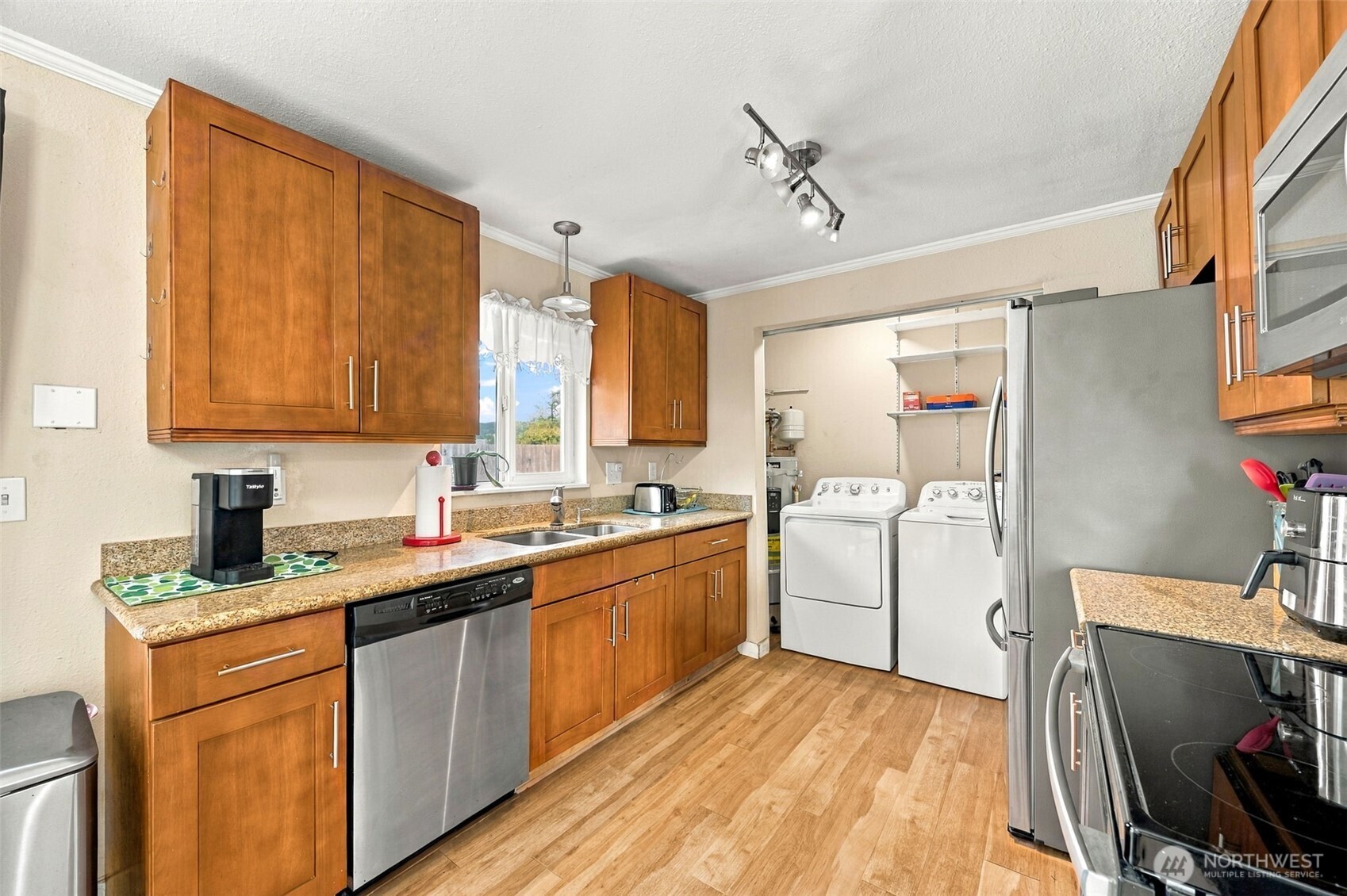 1166 N Summit Road Property Photo 4
