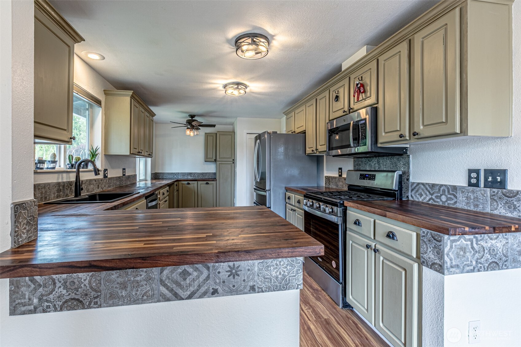 2704 180th Avenue Property Photo 9
