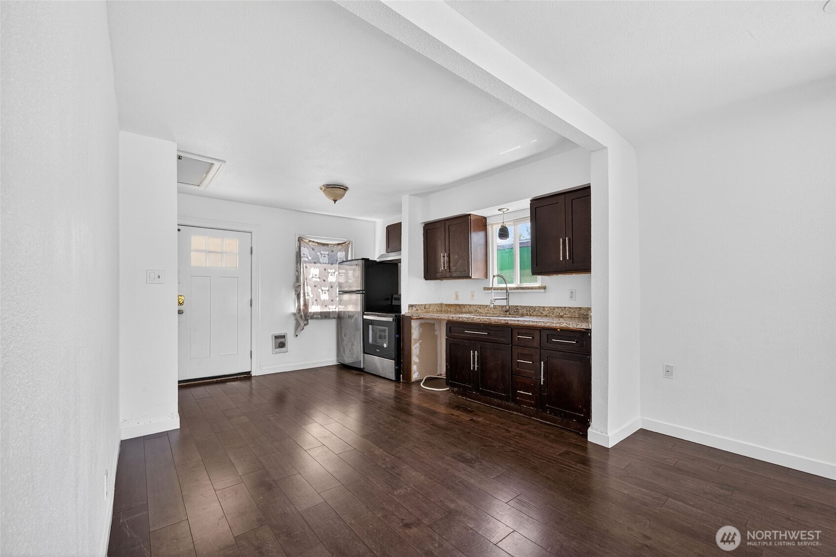 110 Lincoln Avenue Property Photo 4