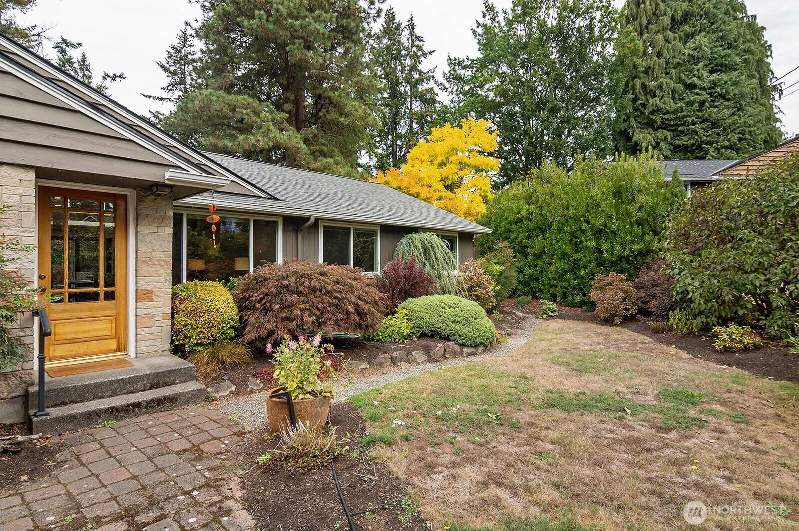 124 N 180th Street Property Photo 2