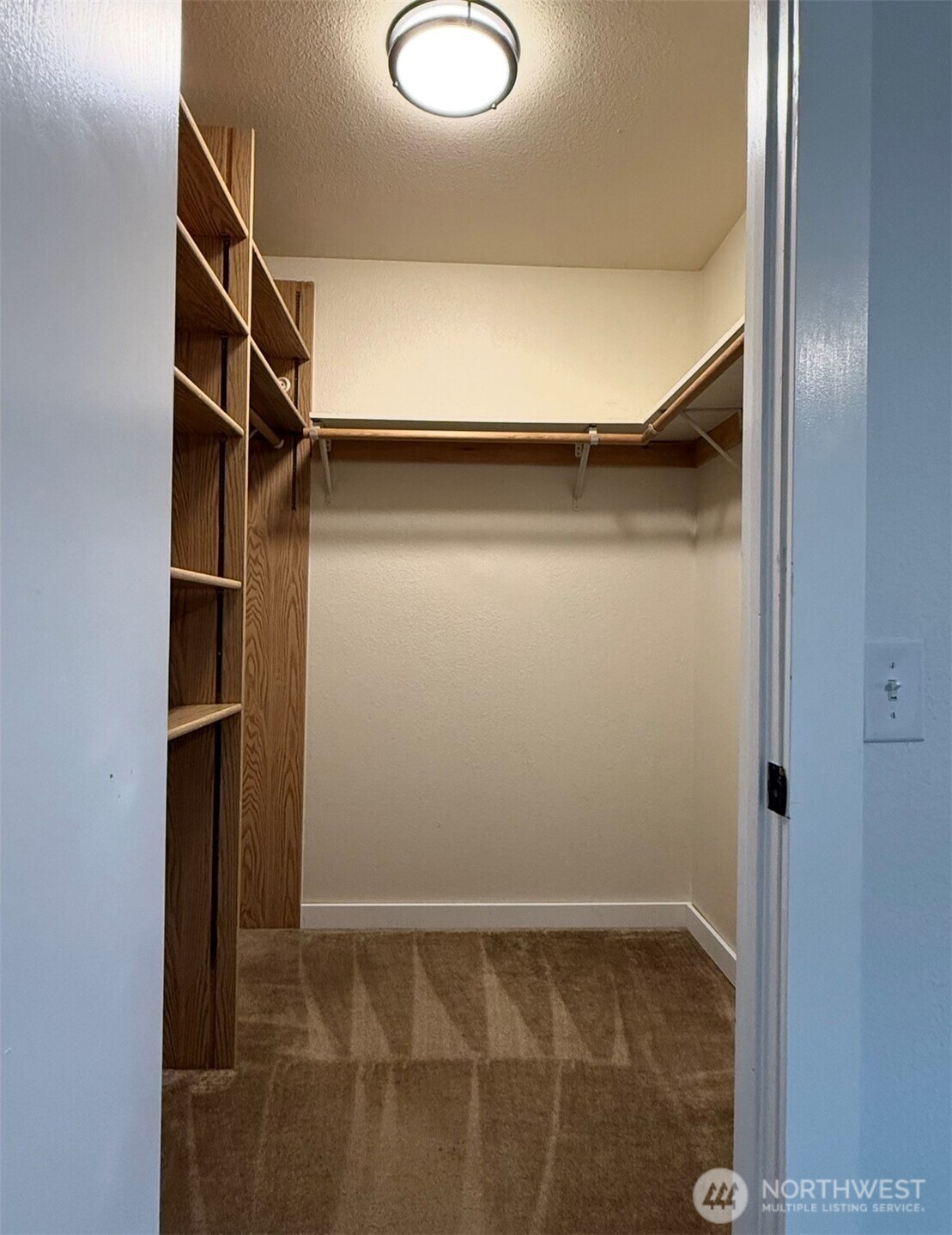 1906 N Yew Street Property Photo 24