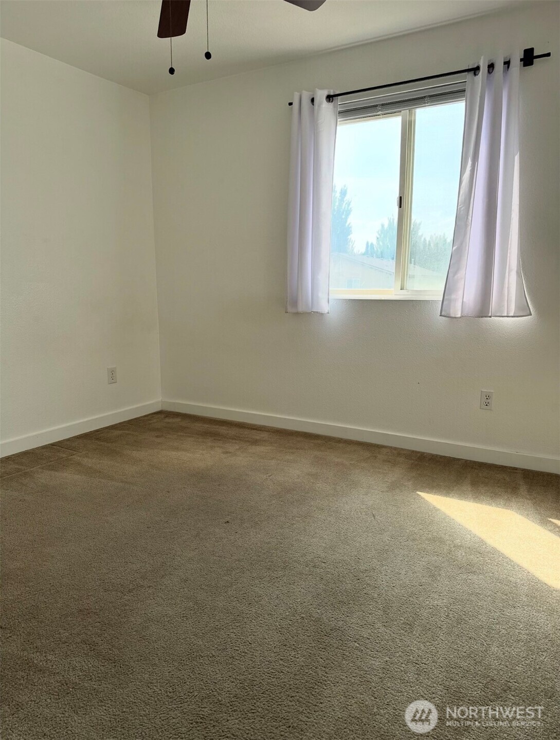 1906 N Yew Street Property Photo 25