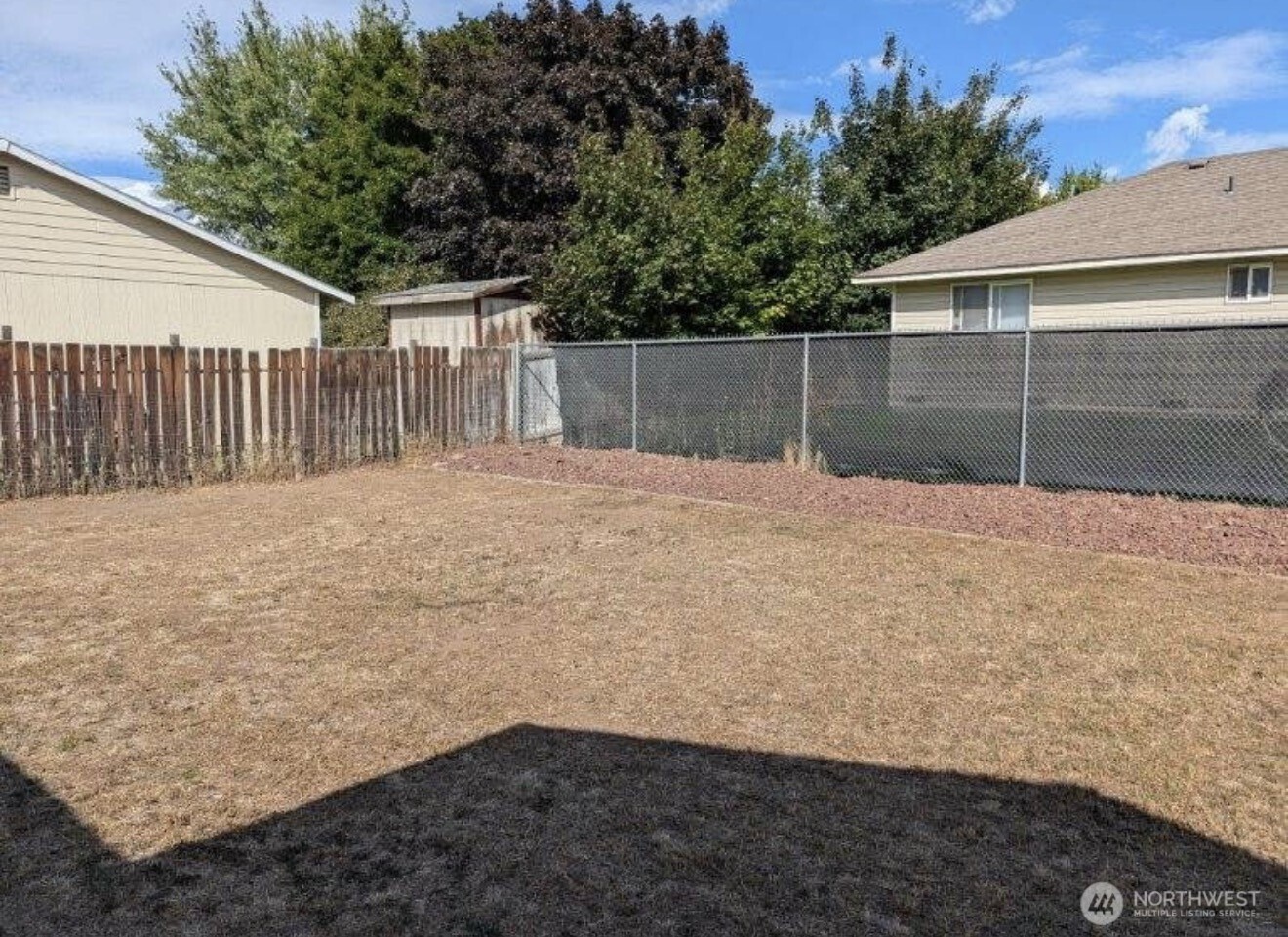 1906 N Yew Street Property Photo 27