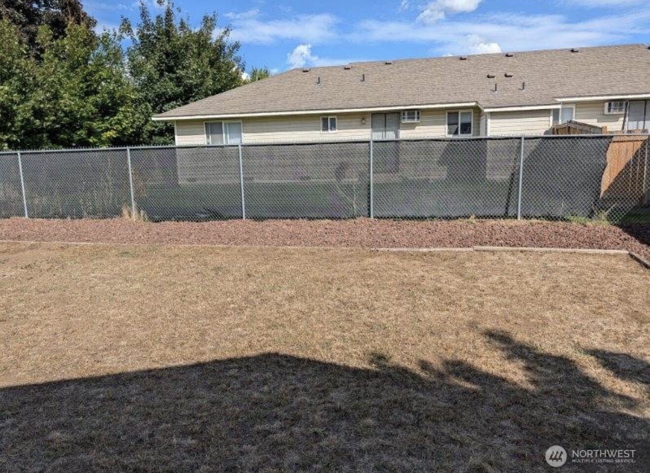 1906 N Yew Street Property Photo 28