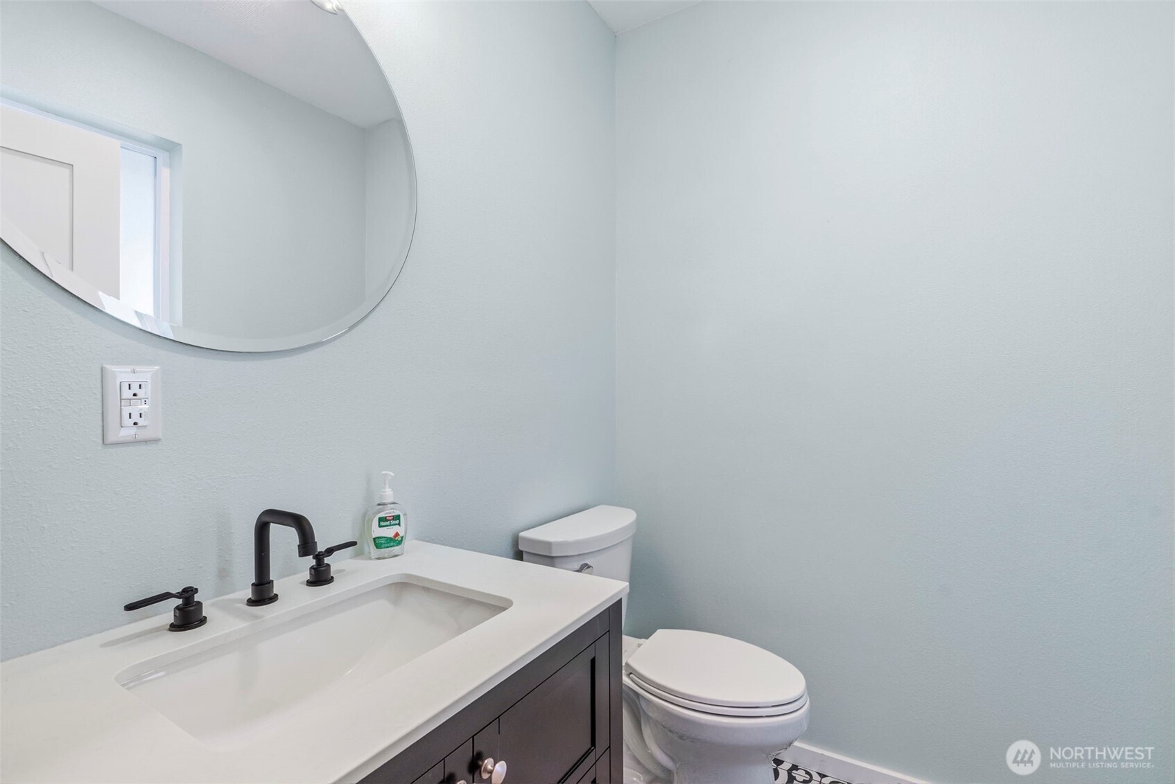 330 Columbia Street Property Photo 18